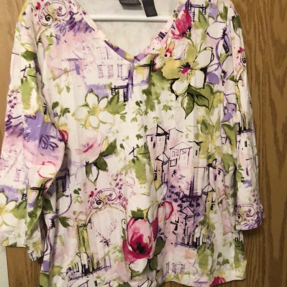 Preowned women’s Chico’s top size 3,Excellent